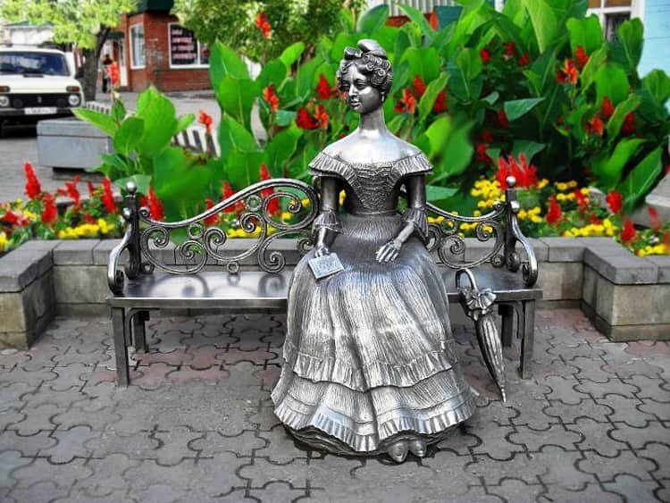 Genre sculpture У Любочки, Omsk, photo