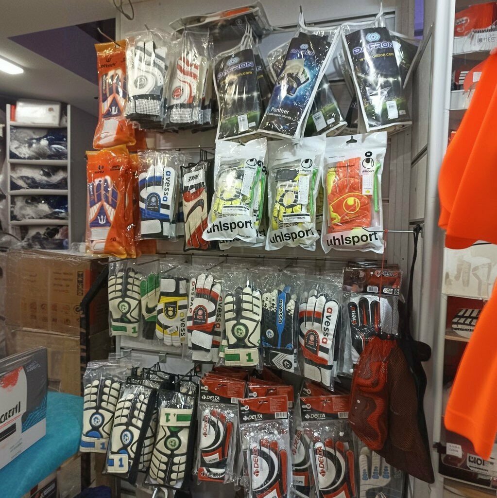 Sportswear and shoes CarverSpor, Golcuk, photo