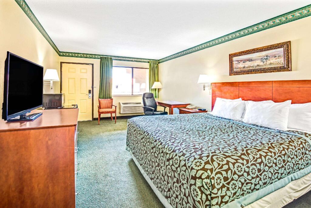 Фото Days Inn by Wyndham Rio Rancho