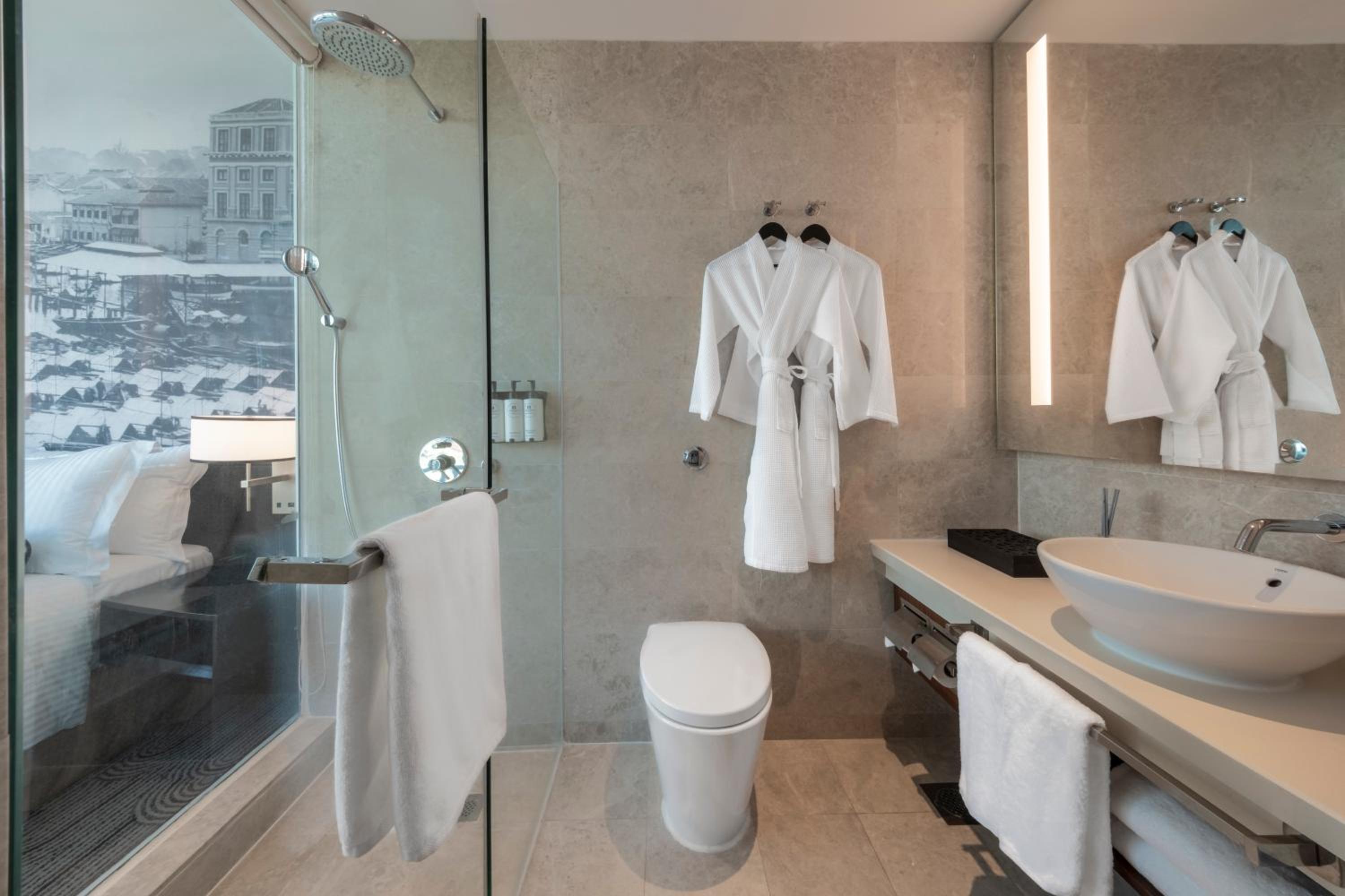 Фото The Robertson House by The Crest Collection