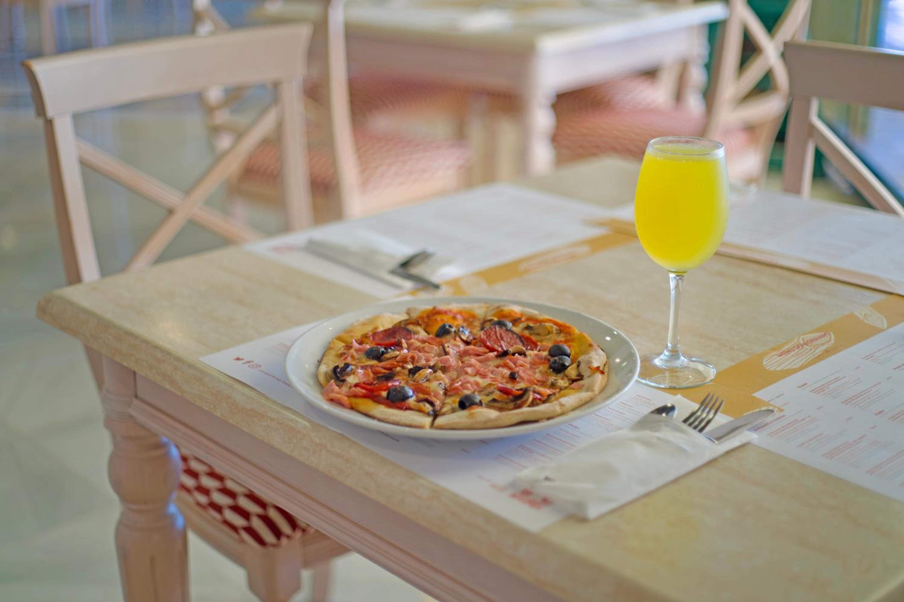 Фото Holiday World Village Hotel