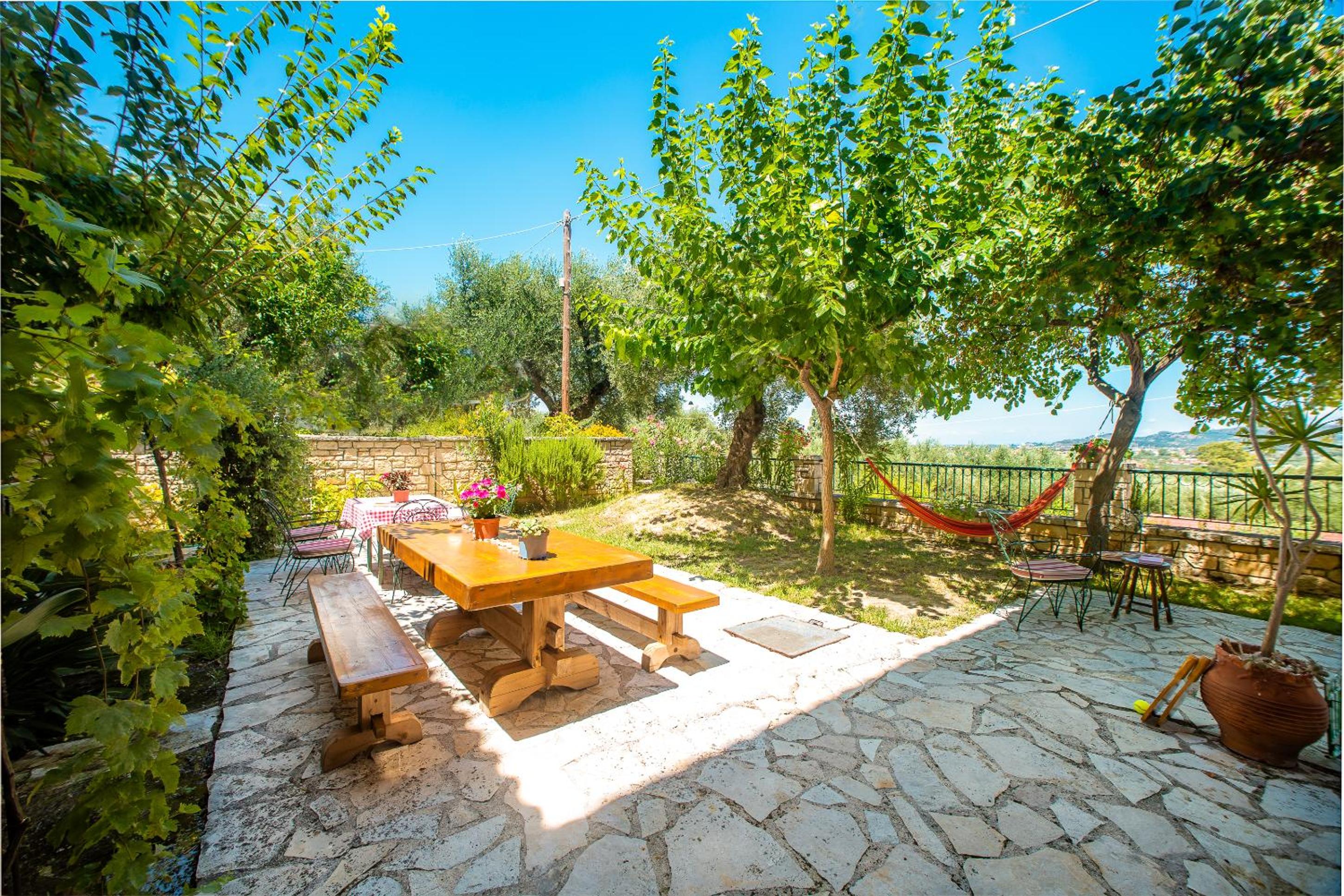 Фото Villa Liofyto Apartments