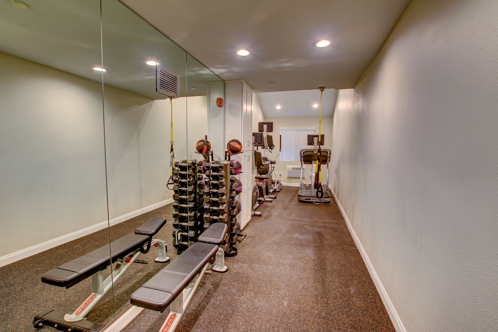 Фото Sunshine Suites at Hillcrest