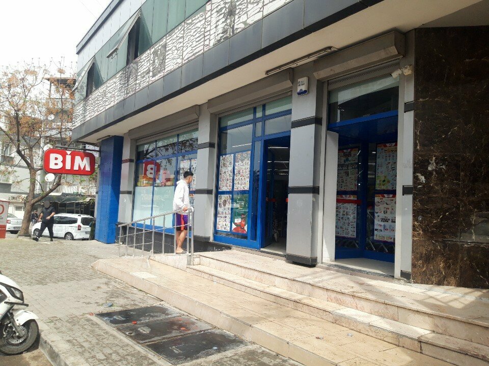 Supermarket Bim, Izmir, photo