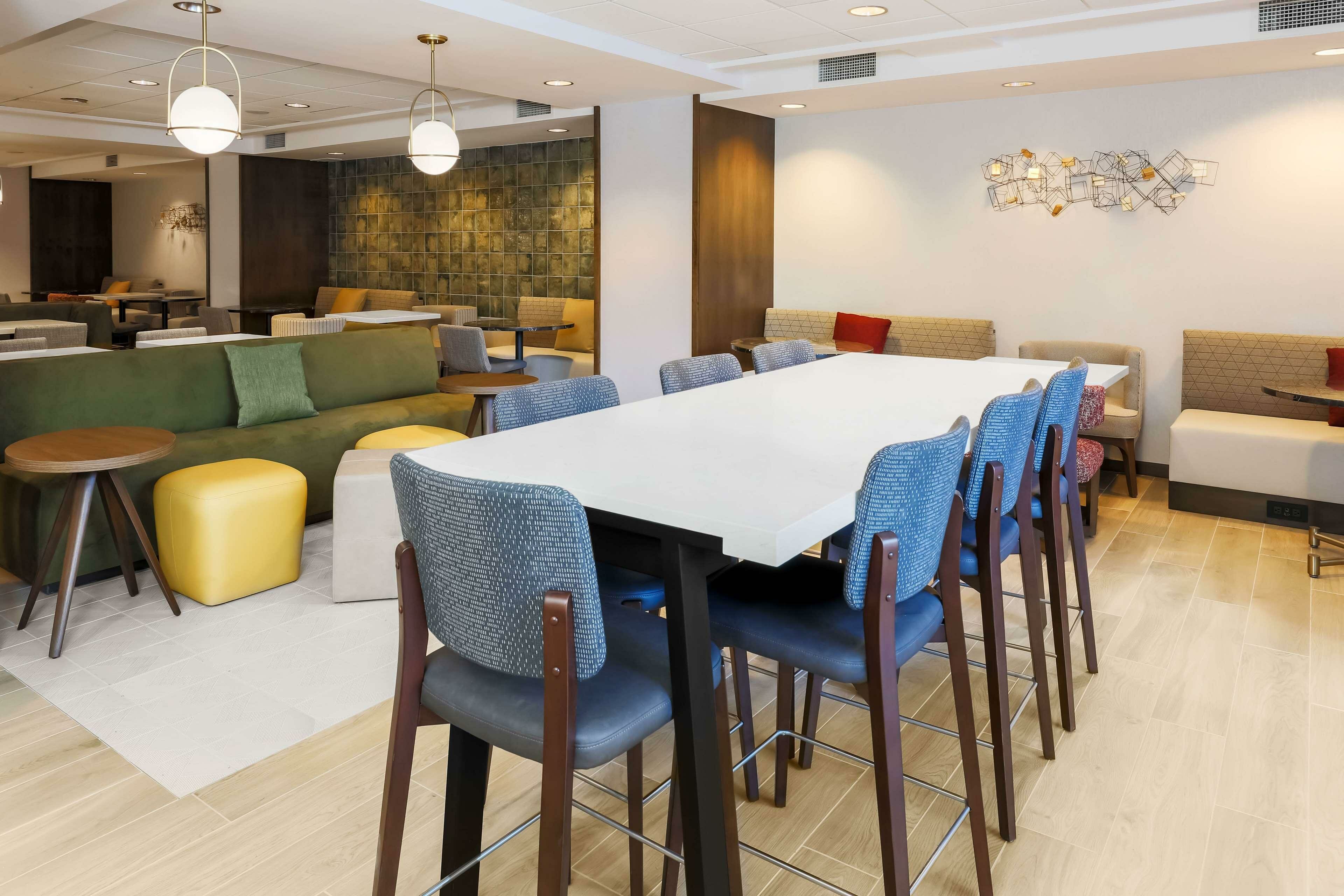 Фото Hampton Inn Silver Spring