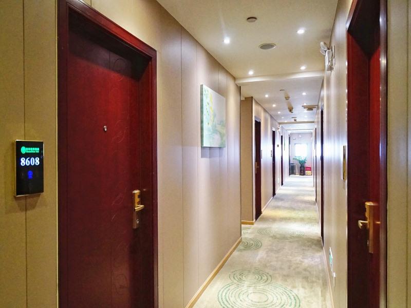 Фото GreenTree Inn ShangHai BaoShan 128 Memorial Road TongHe Road Shell Hotel