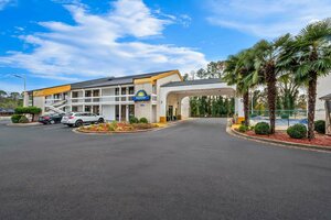 Гостиница Days Inn by Wyndham Raleigh Midtown