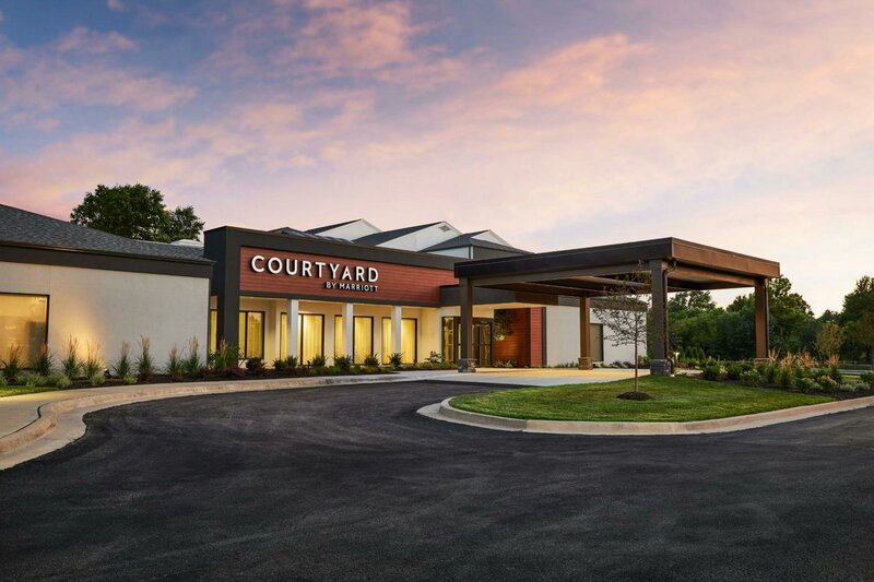 Гостиница Courtyard by Marriott Kansas City Overland Park/Metcalf в Оверлэнд Парк
