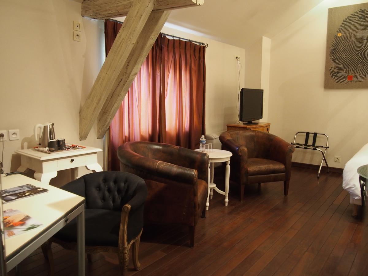 Фото Logis Hôtel Les Pages