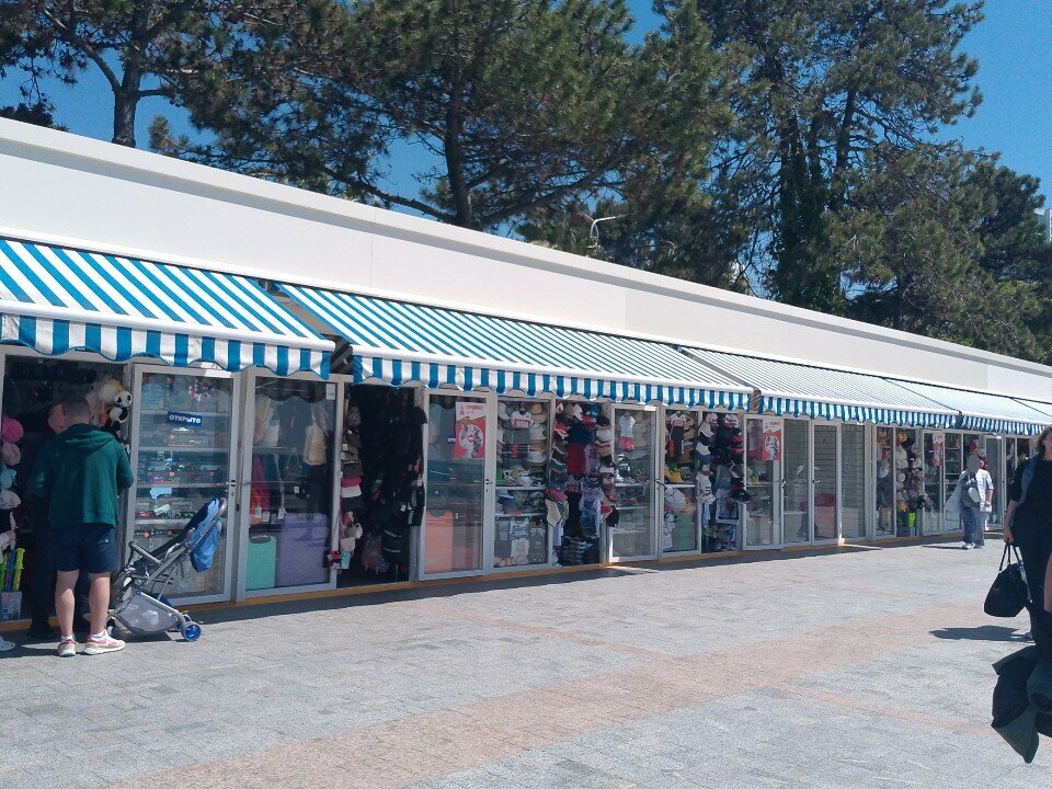 Gift and souvenir shop Торговый ряд курортных товаров и сувениров, Sochi, photo