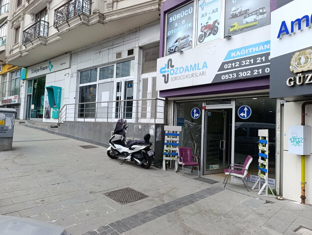 مدرسة لتعليم القيادة Kağıthane Merkez Özdamla Sürücü Kursu ، اسطنبول، صورة