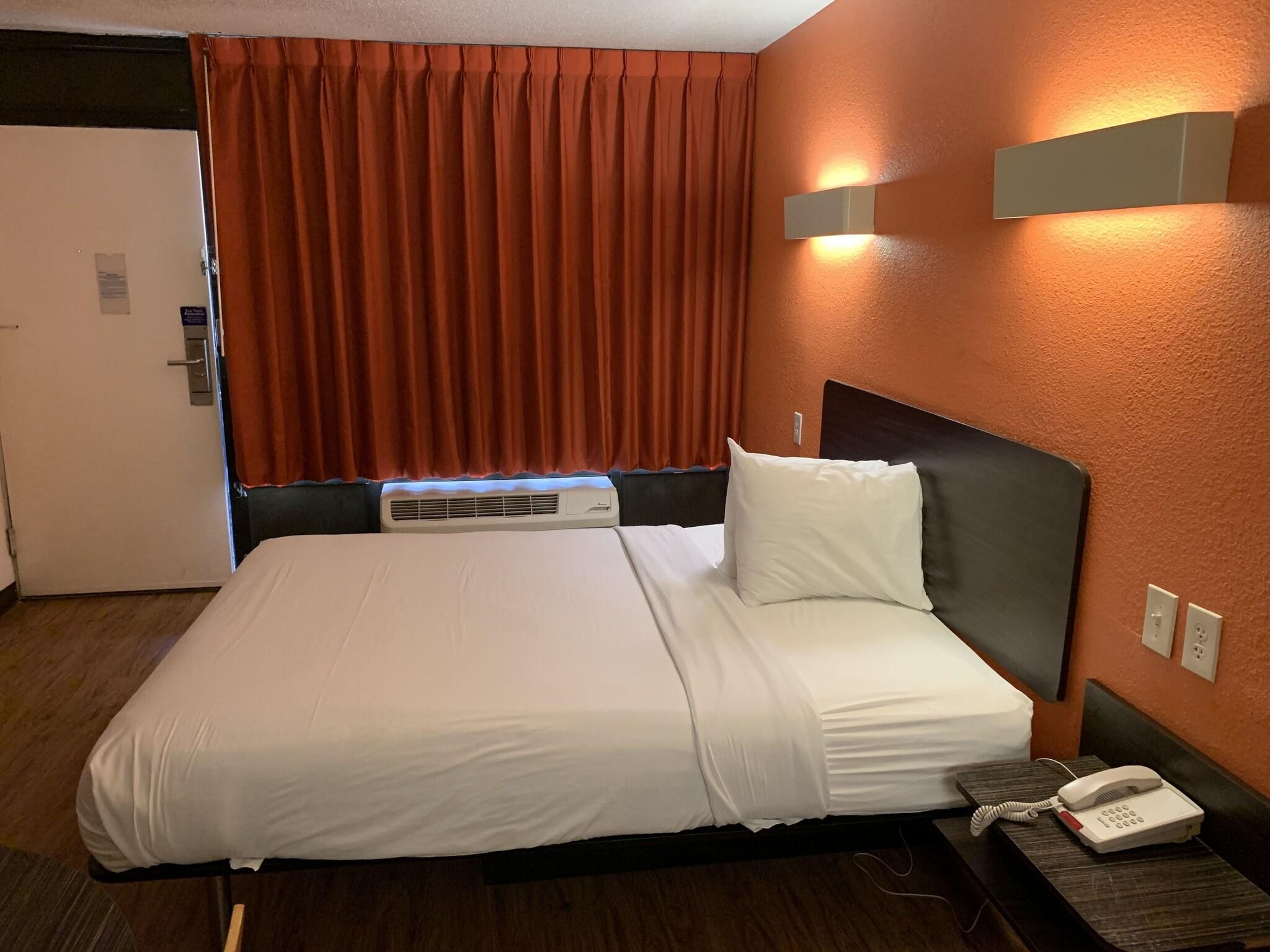 Фото Rodeway Inn Baltimore - Inner Harbor South