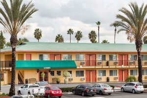 Гостиница Travelodge by Wyndham Oceanside в Оушенсайде