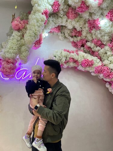 VK-da yalangoch ayol sportchilarning fotosuratlarini koring