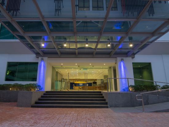 Фото Holiday Inn Express & Suites Johor Bahru