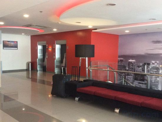 Фото Red Planet Makati Amorsolo