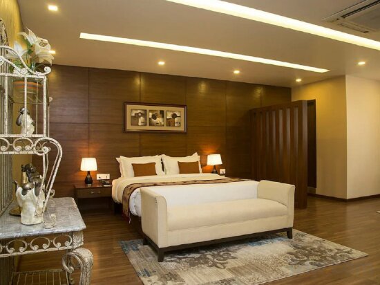 Фото Yatri Suites & SPA