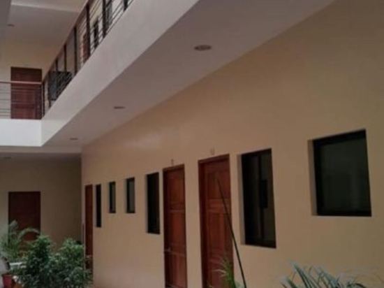 Фото RedDoorz near New Government Center