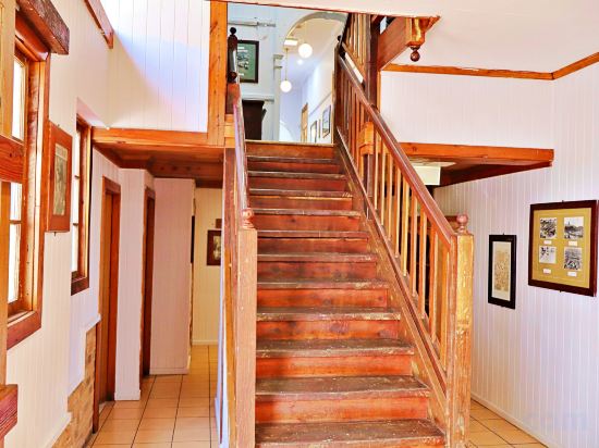 Фото Brisbane Manor Hotel