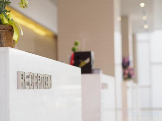 Фото The Vista Hotel