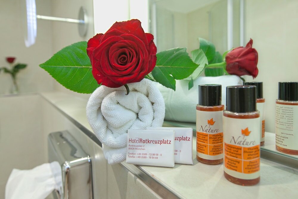 Фото Hotel Rotkreuzplatz