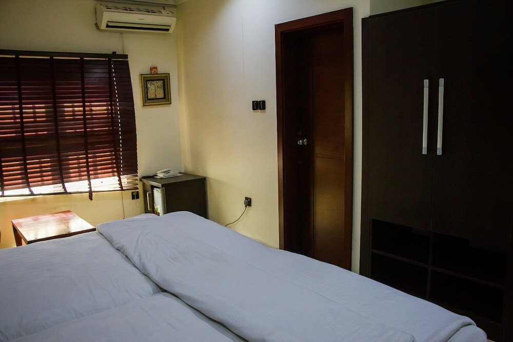 Фото Chelsea Suites Annex