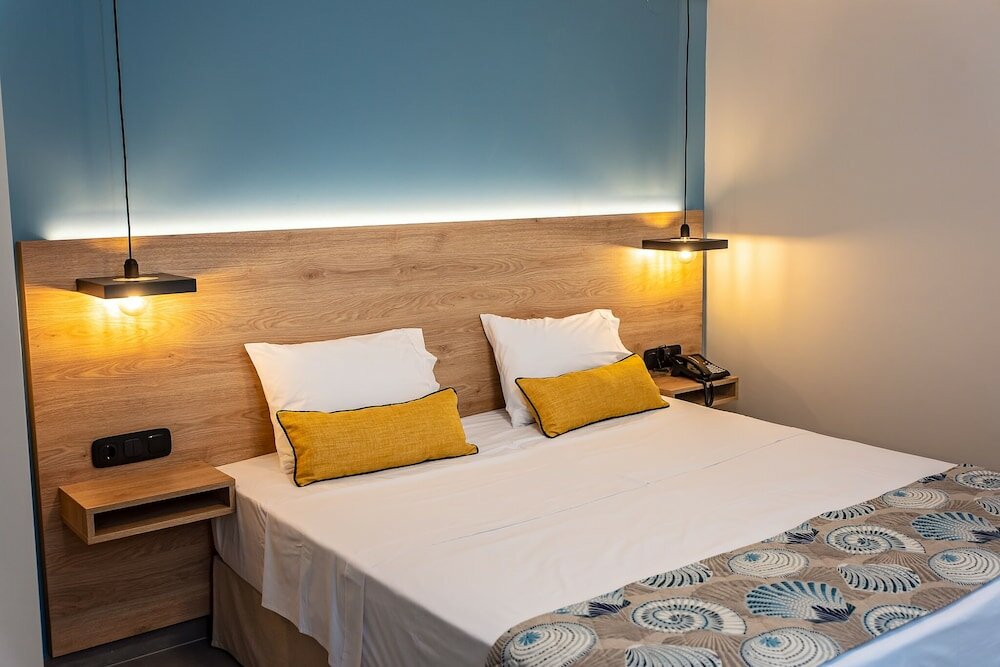 Фото Mythic Summer Hotel