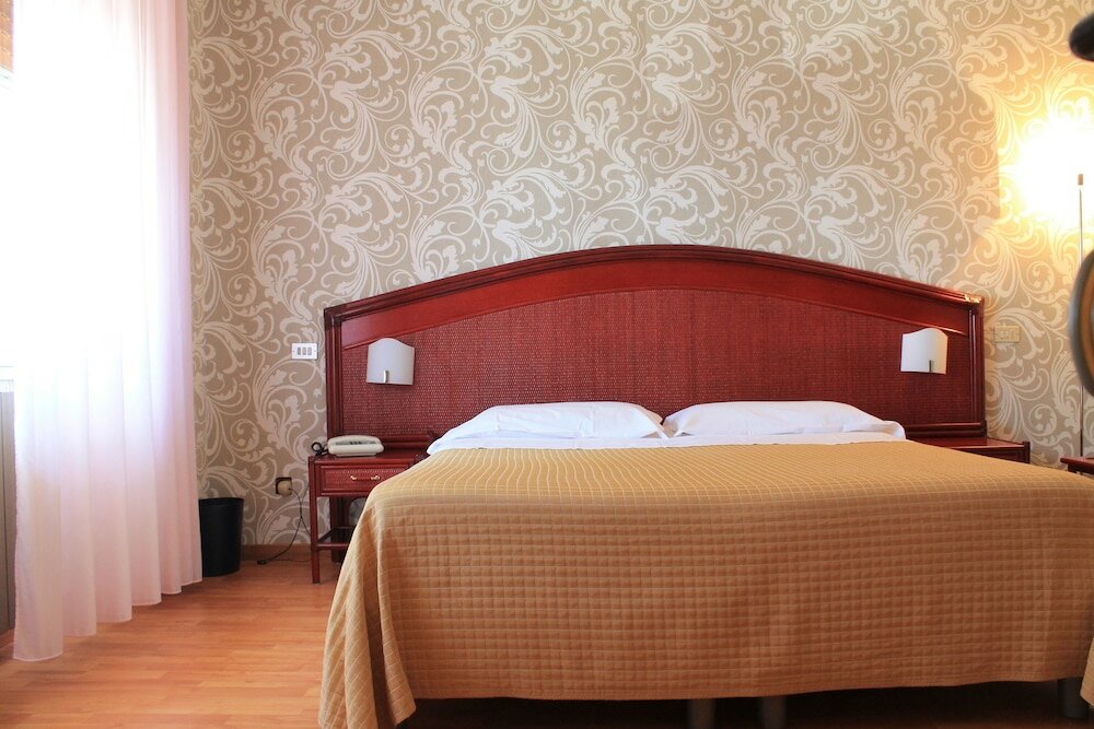 Фото Hotel Kristina