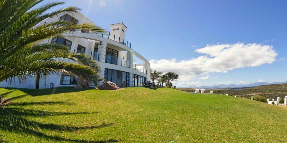 Hotel Fly Me To The Moon Guesthouse, Earth, photo