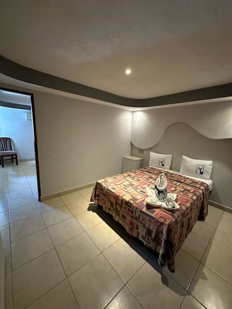 Фото Impala Hotel in front of the Ado