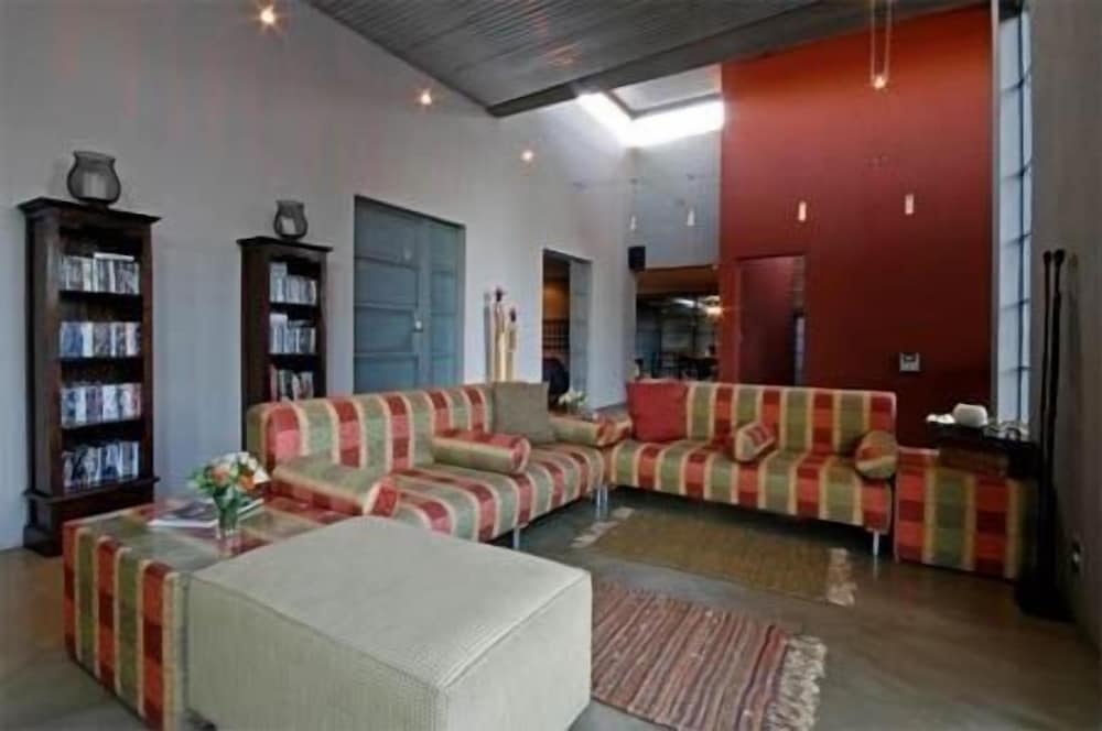 Фото African Moon Corporate House