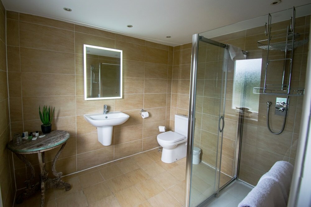 Фото Craigmhor Lodge & Courtyard