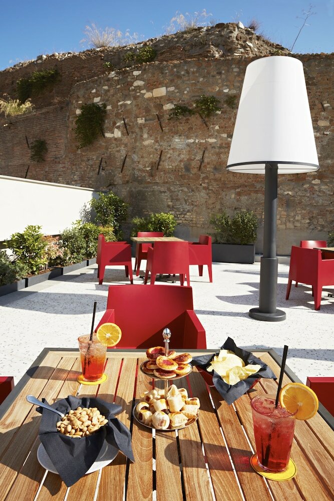 Фото Hotel The Building