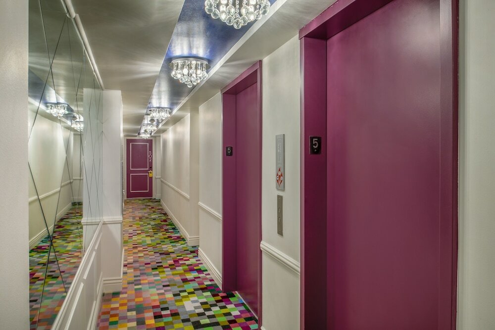 Фото Staypineapple, An Artful Hotel