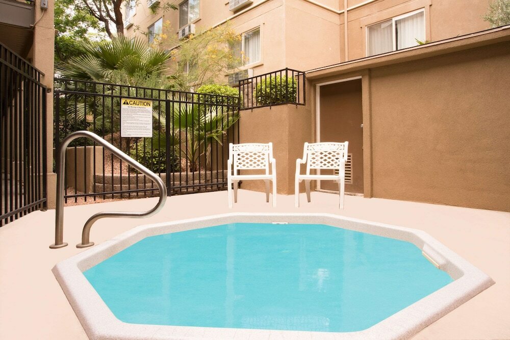 Фото Days Inn by Wyndham St. George