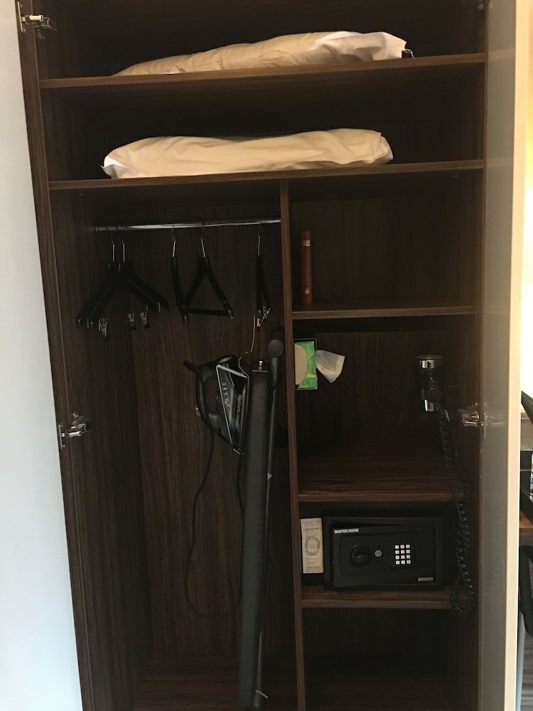 Фото Simply Rooms & Suites