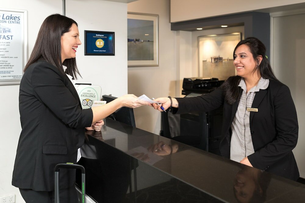 Фото Mawson Lakes Hotel & Function Centre