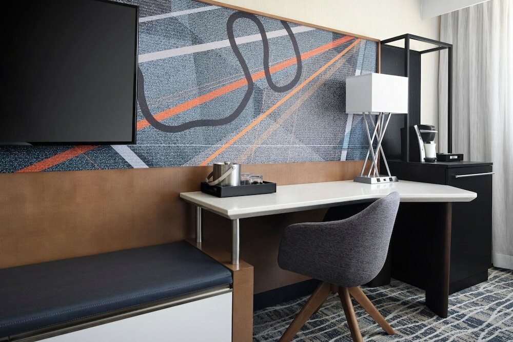 Фото Hilton Nashville Airport