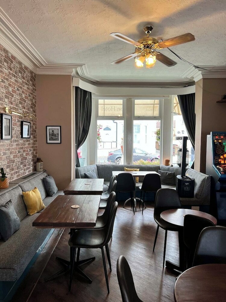 Фото The Wilton Hotel