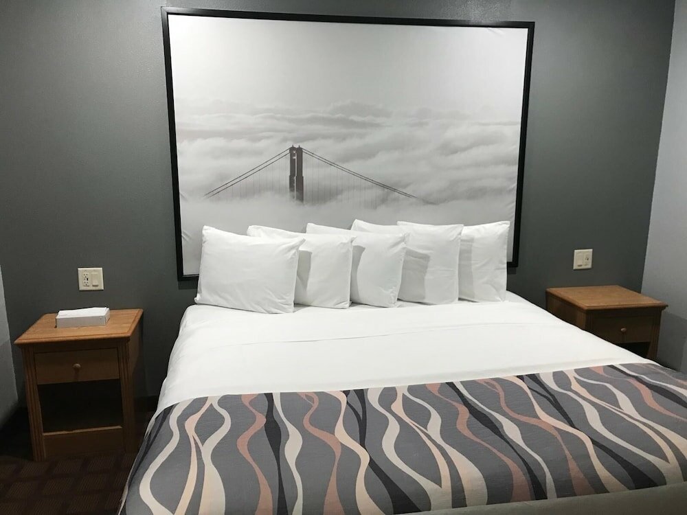 Фото McGoverns Hotel and Suites