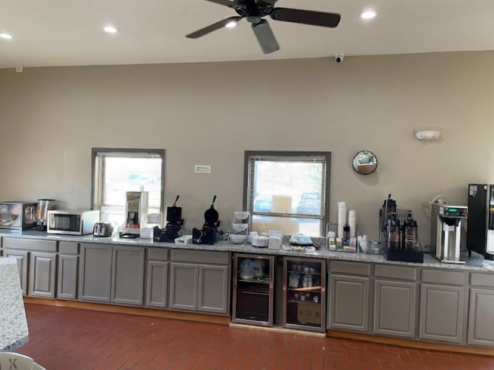 Фото Super 8 by Wyndham Alton