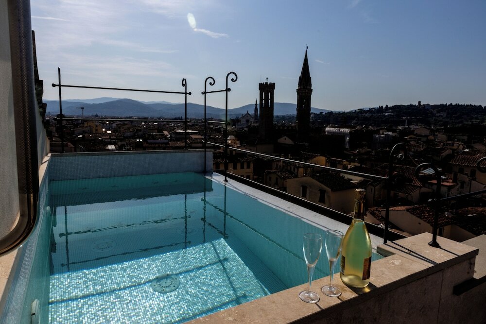 Фото Donati Luxury Tower Suites