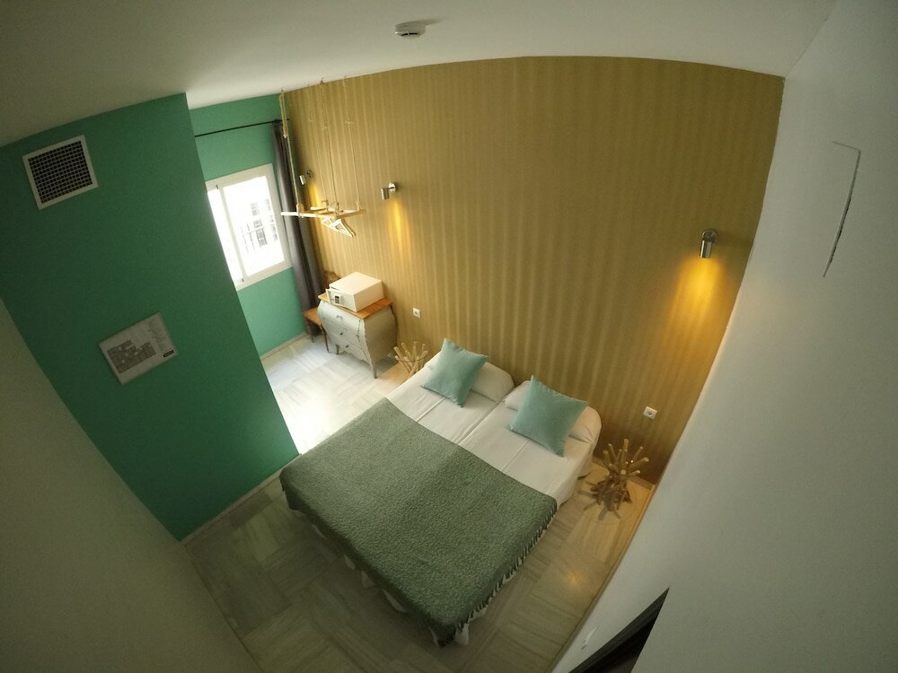 Фото Oasis Backpackers' Palace Seville