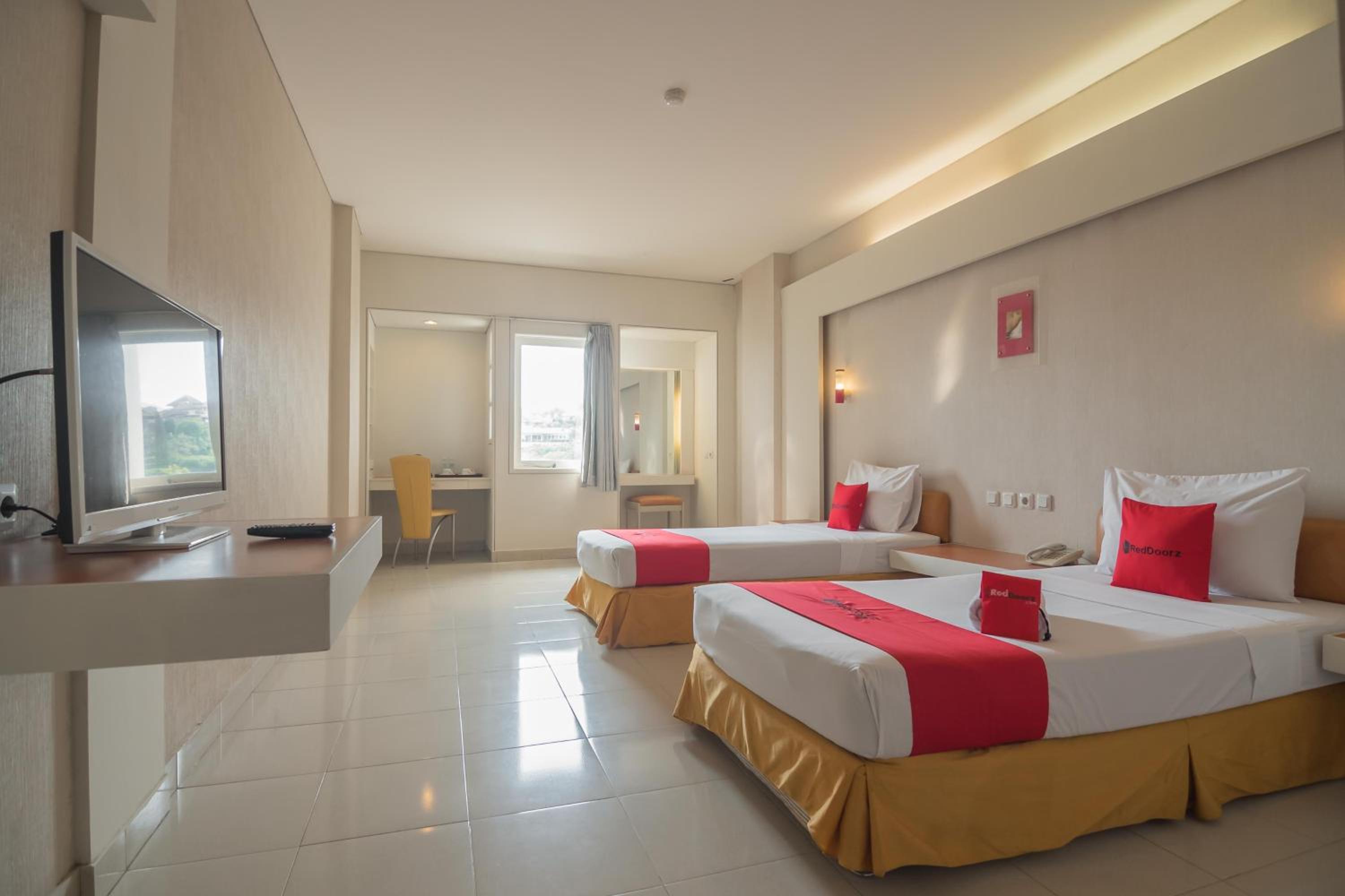 Фото RedDoorz near Kampung Gajah