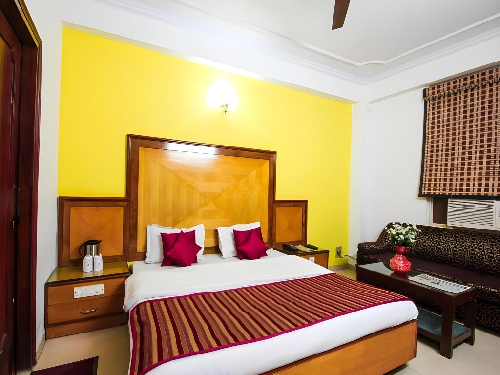 Фото Oyo 14710 Hotel Pallvi Palace