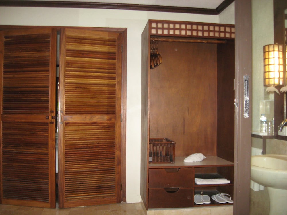 Фото Bluewater Maribago Beach Resort