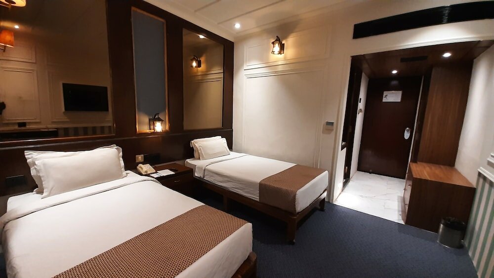 Фото Polo Floatel Kolkata