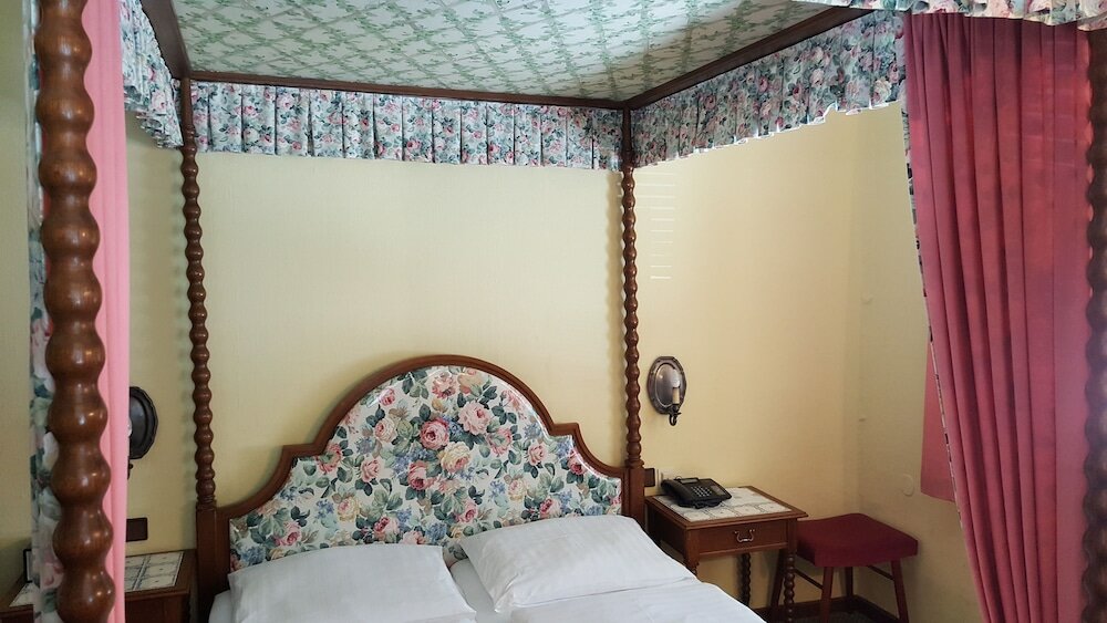 Фото Hotel Hohenstauffen