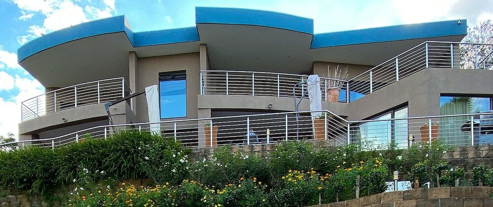 Фото Over The Moon Guesthouse