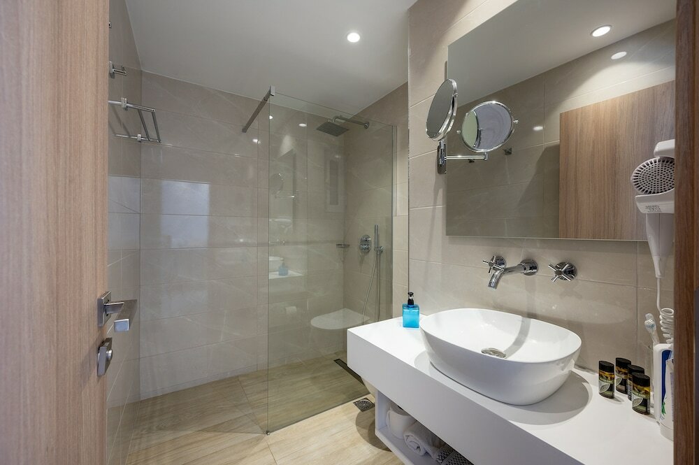 Фото Poseidon Hotel and Apartments